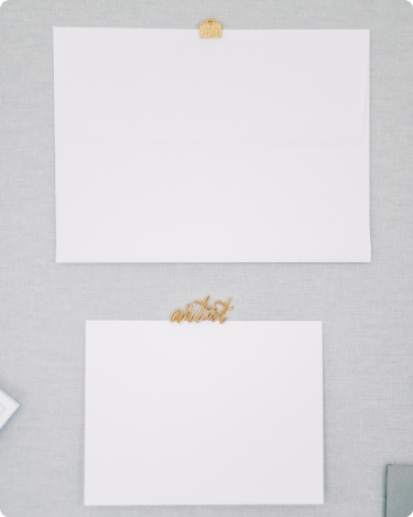 Blank envelope and card on a pinboard, ready for blogging notes and blog post ideas to help an introverted blogger get back to blogging.